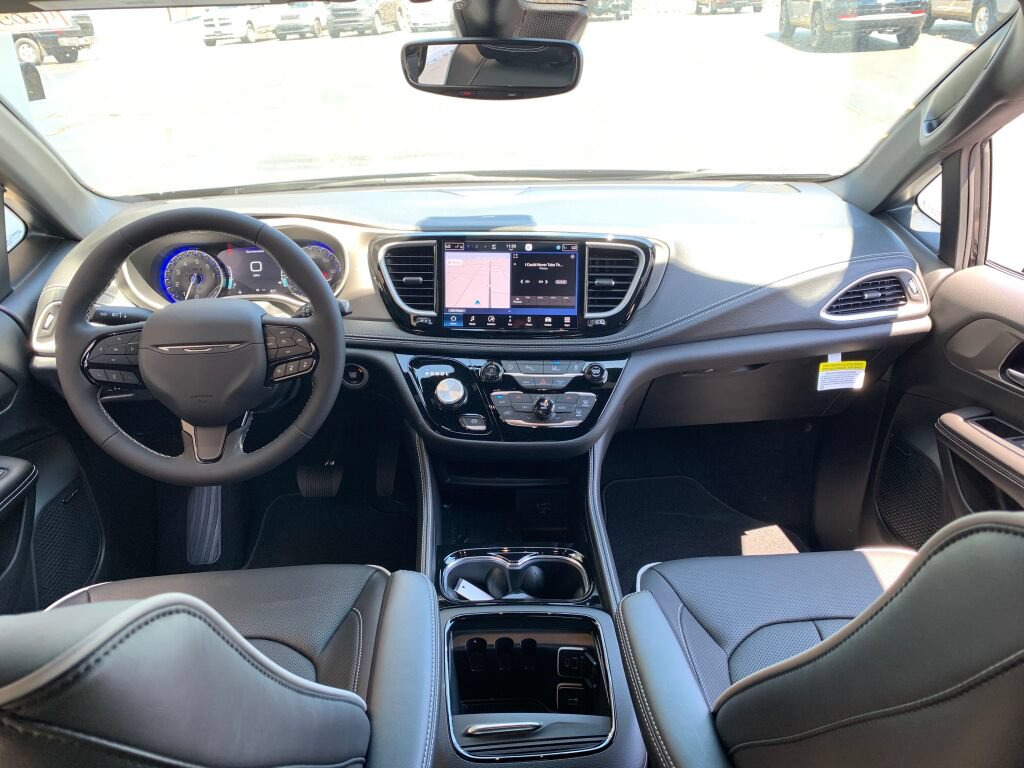 New 2027 Chrysler Pacifica Limited AWD/4WD image 25