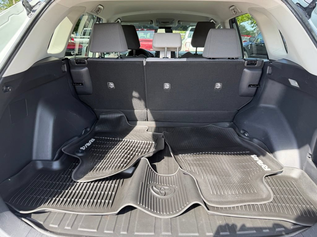 Used 2021 Toyota RAV4 XLE FWD image 5