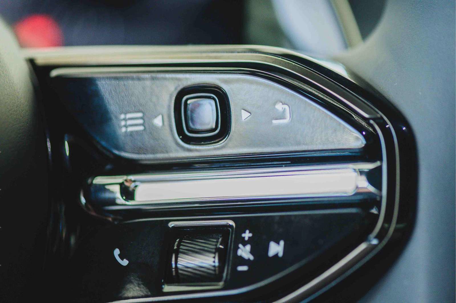 New 2025 Aston Martin DB12 Coupe image 40