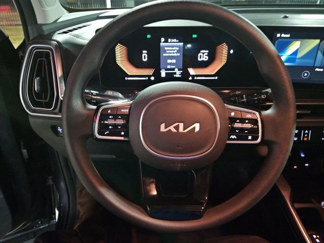 Used 2025 Kia Sorento LX image 47