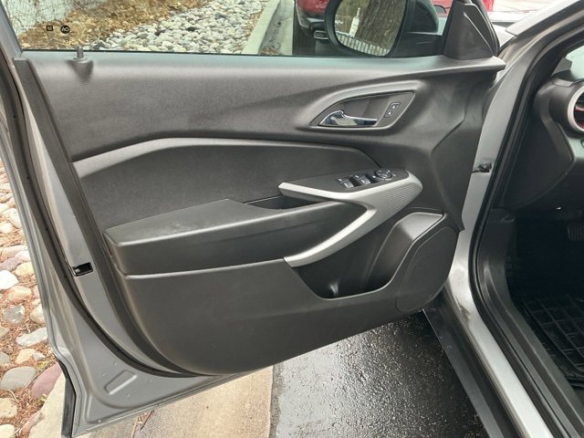 Used 2024 Chevrolet Trax RS w/ Sunroof Package image 17