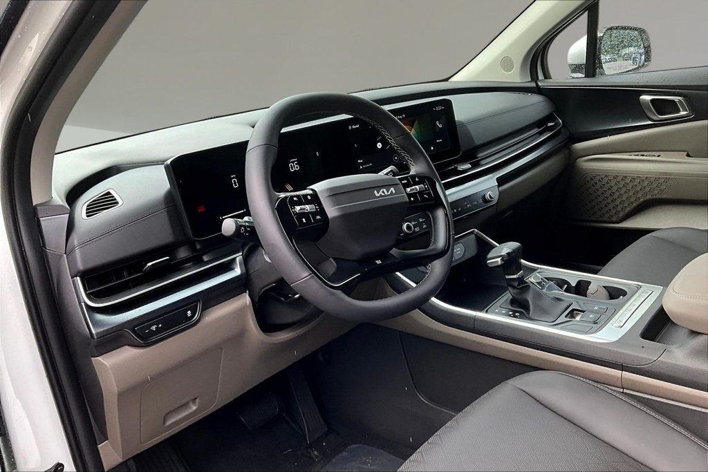 New 2027 Kia Carnival FWD image 7