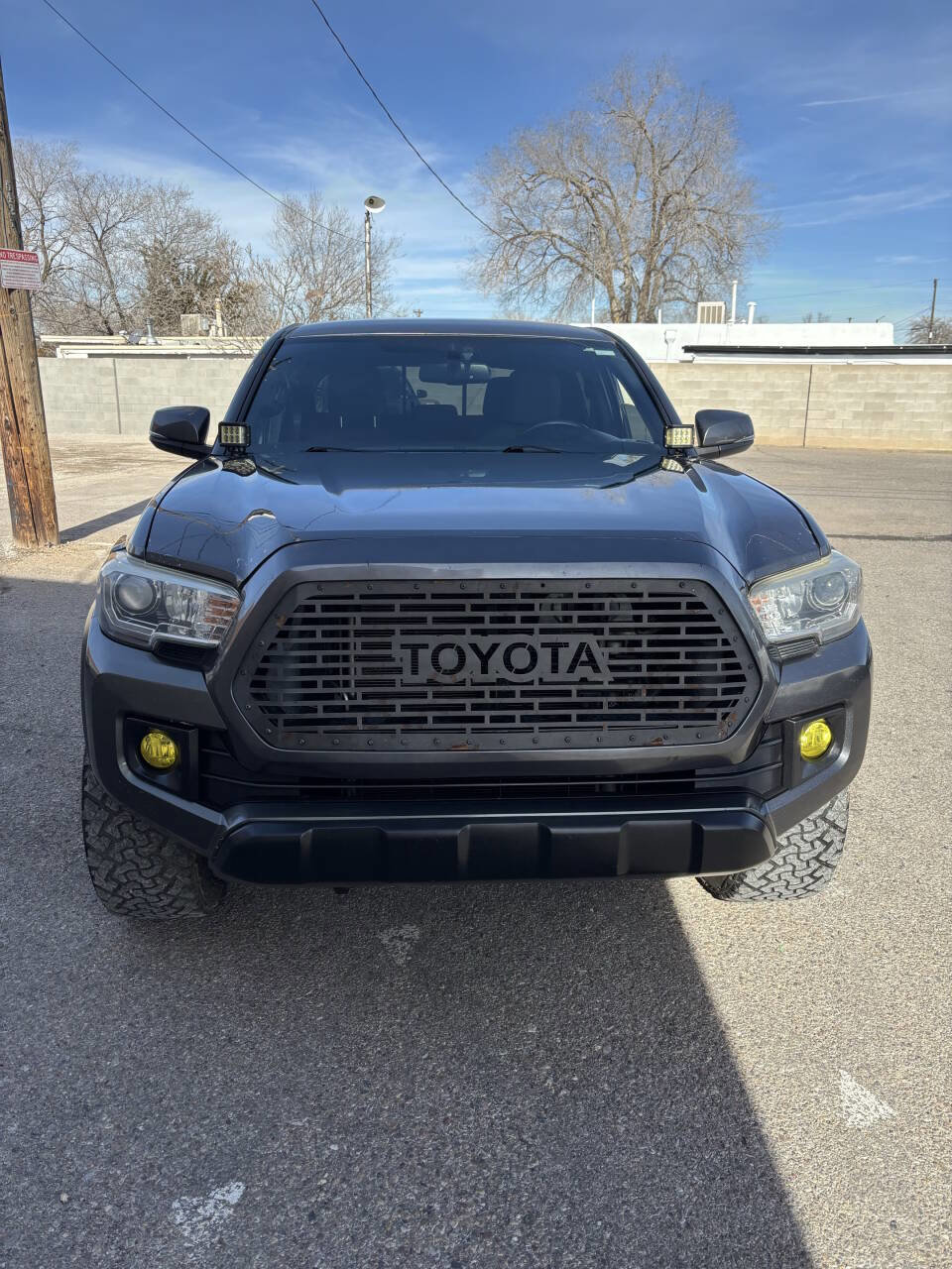 Used 2017 Toyota Tacoma TRD Off-Road w/ Tow Package image 3
