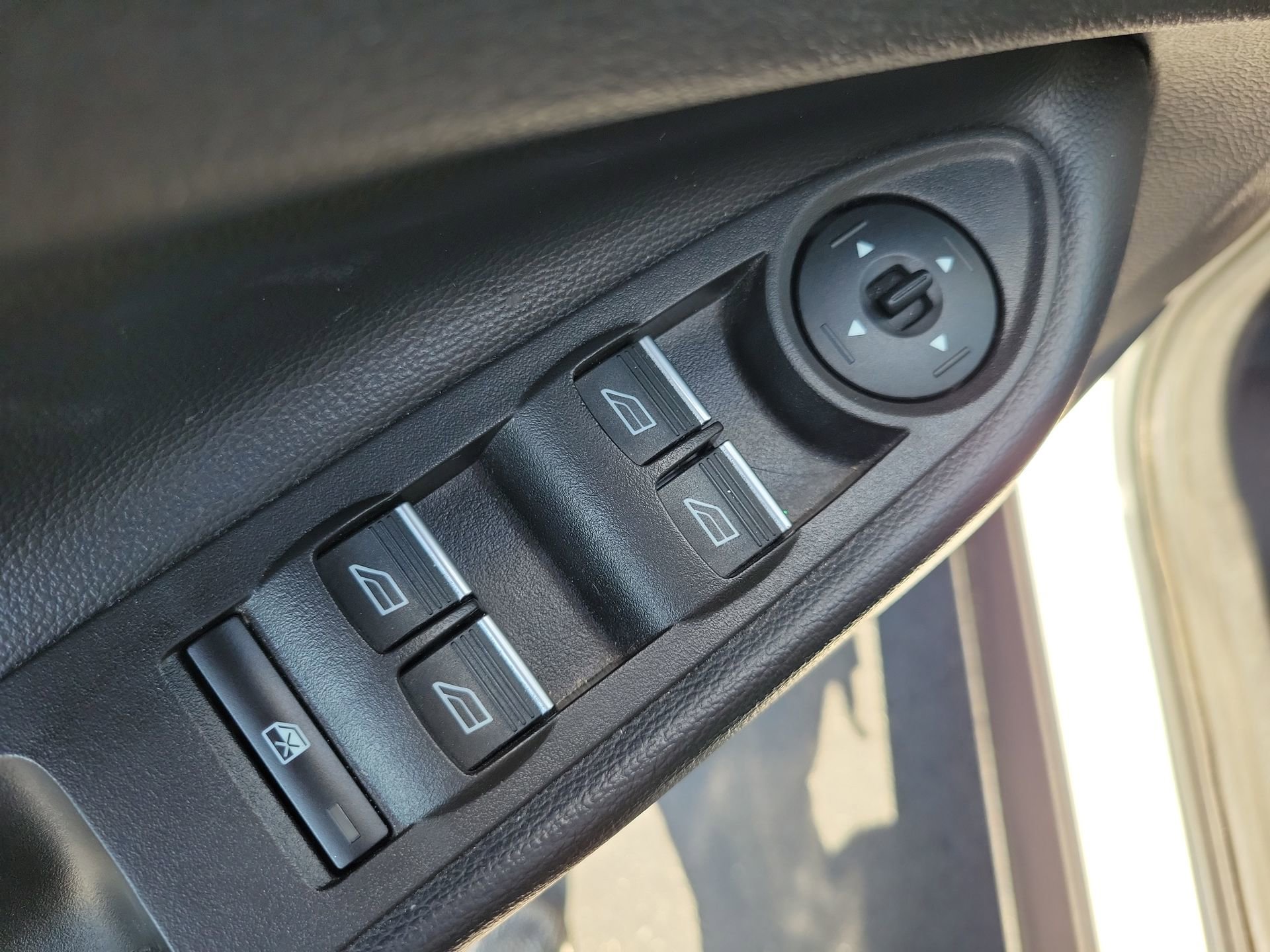 Used 2019 Ford Escape SEL AWD/4WD image 19