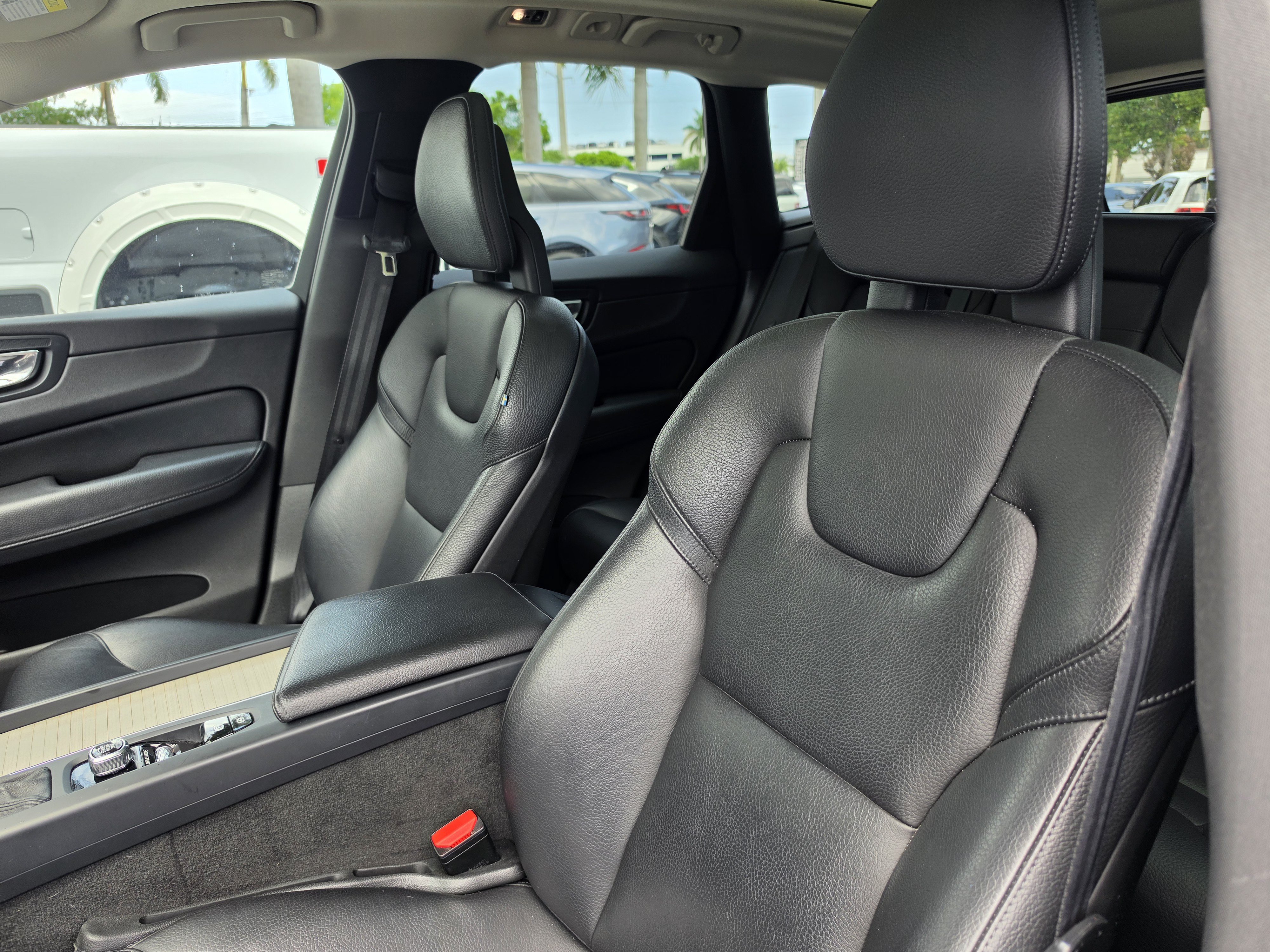 Used 2018 Volvo XC60 T6 Momentum w/ Advanced Package AWD/4WD image 33