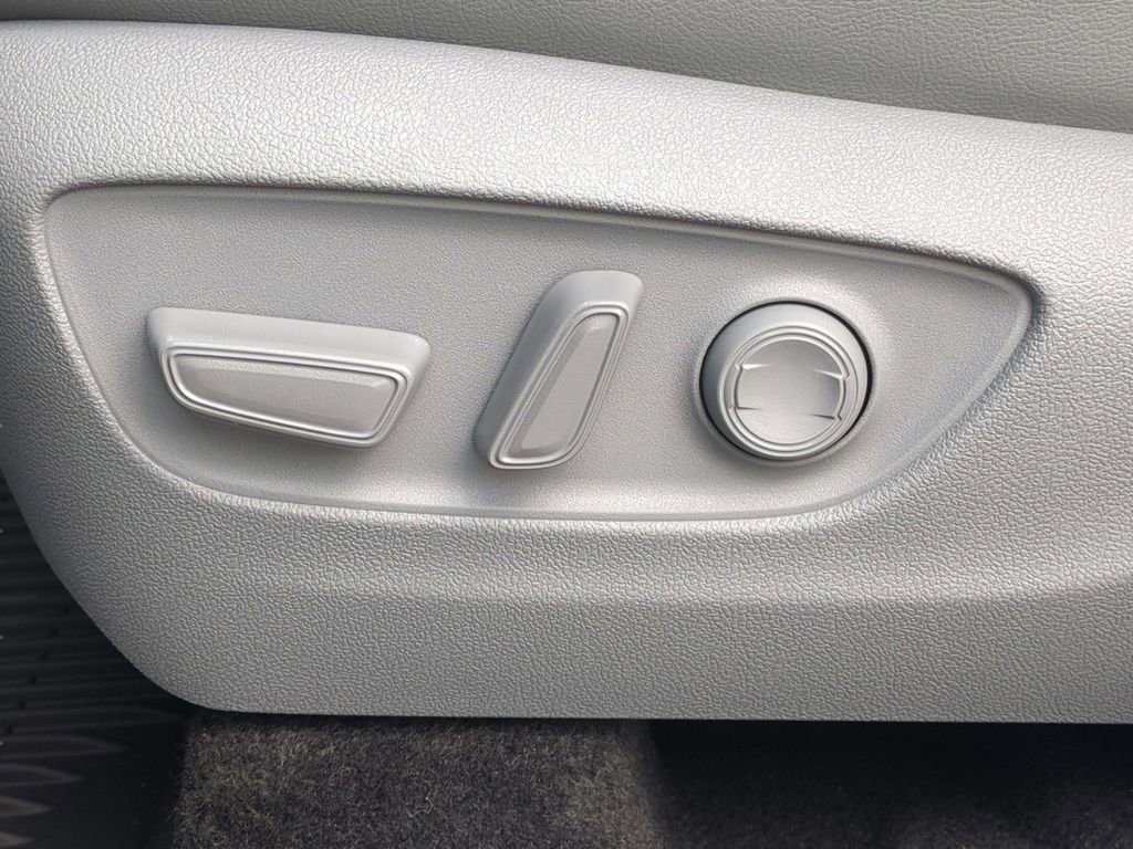 New 2026 Toyota Highlander XLE image 19