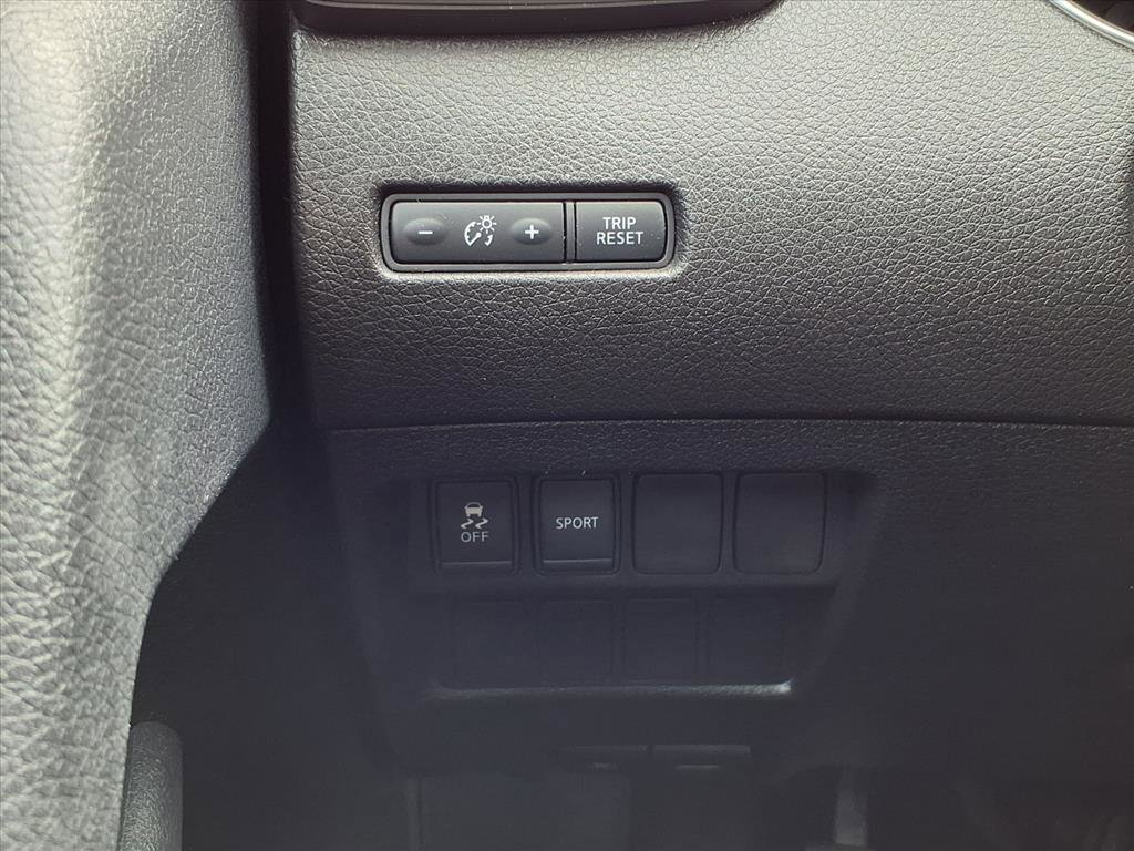 Used 2014 Nissan Rogue SV image 8