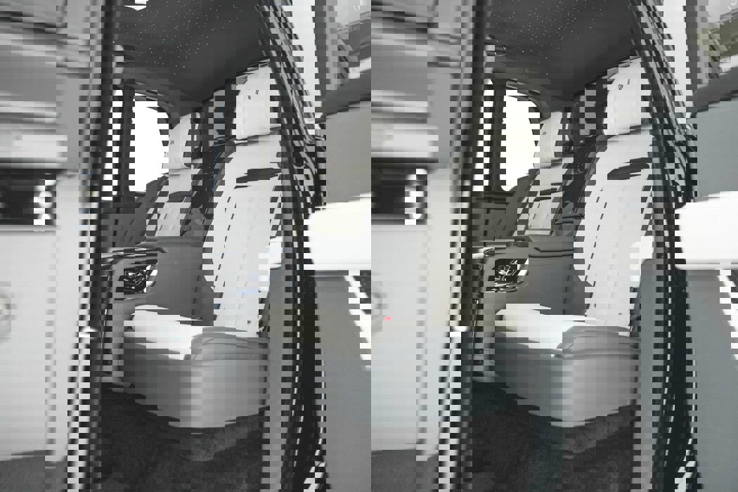 New 2025 Rolls-Royce Cullinan Black Badge image 41