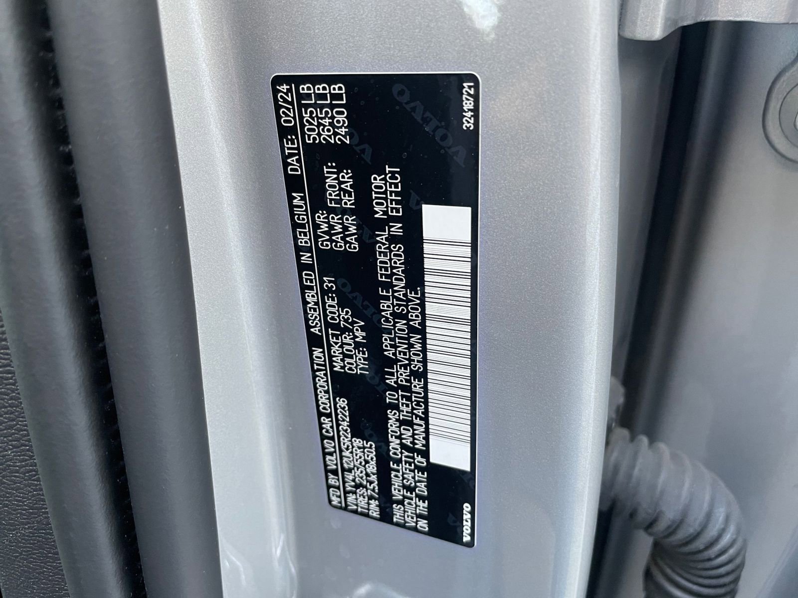 Used 2024 Volvo XC40 B5 Core image 32