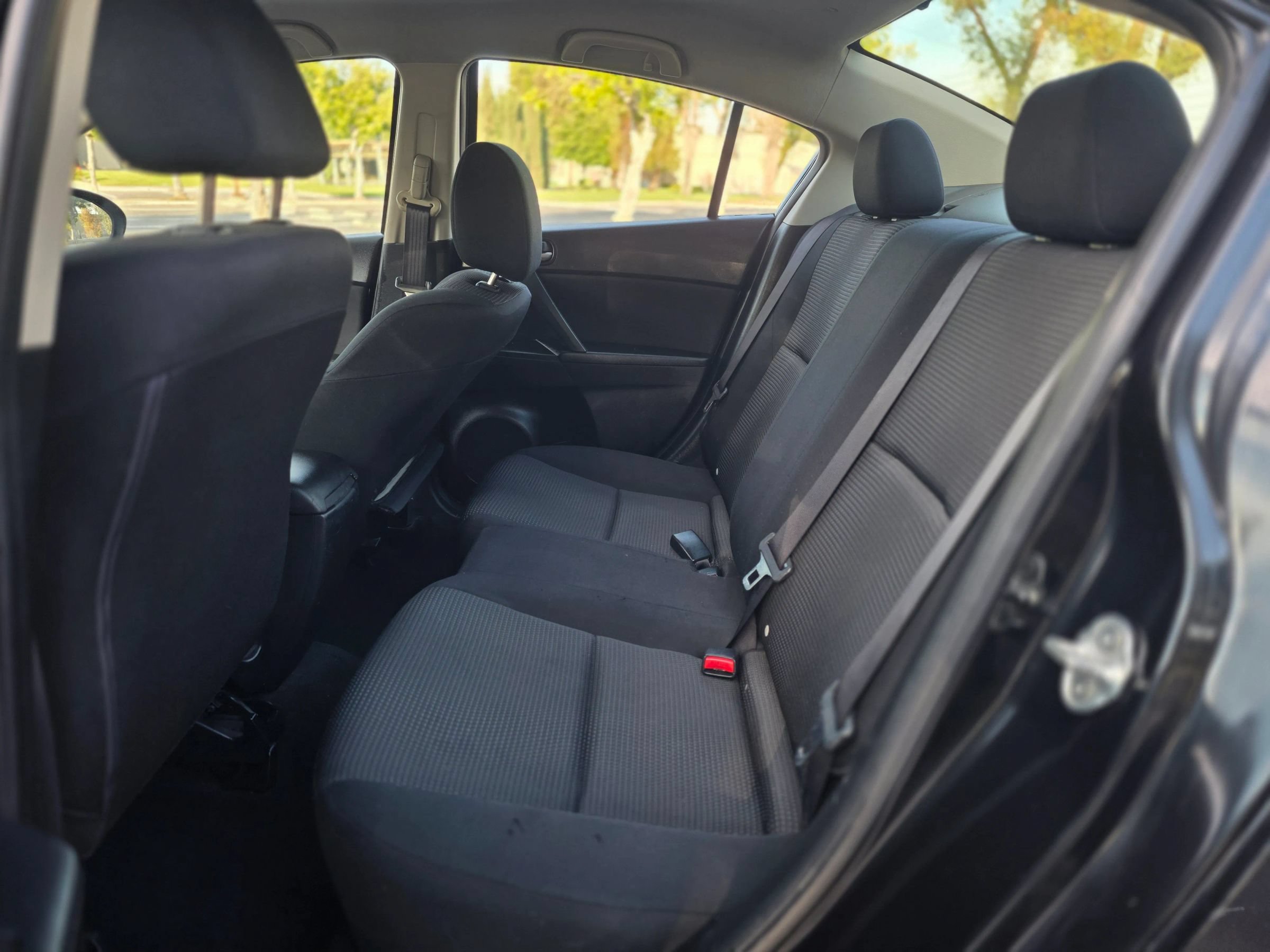 Used 2013 MAZDA MAZDA3 i Sport FWD image 9