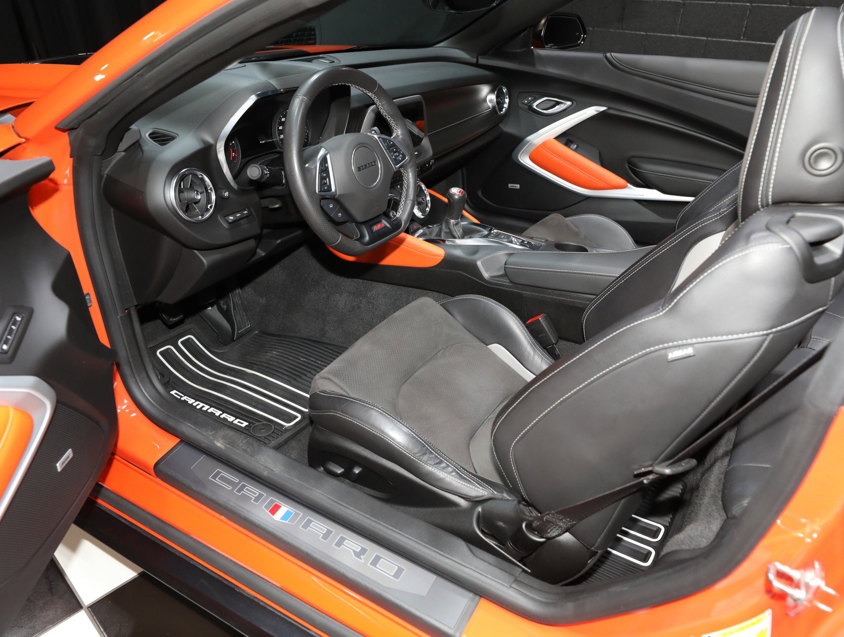 Used 2020 Chevrolet Camaro SS RWD image 3