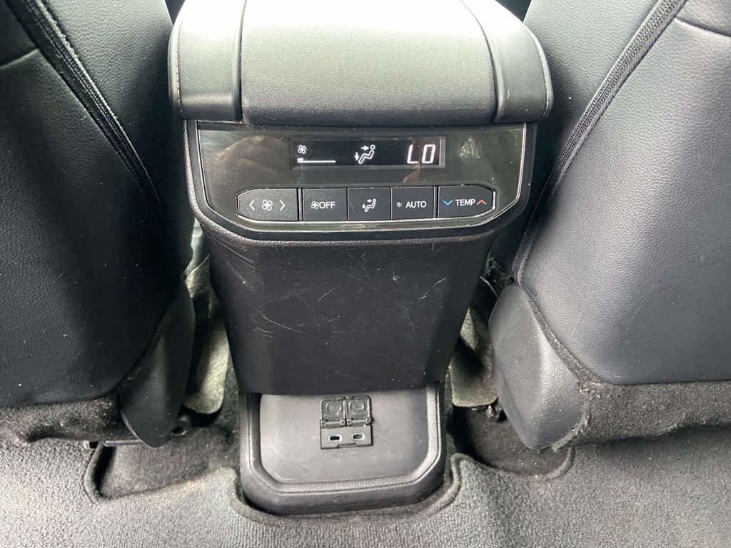 Used 2024 Toyota Highlander XLE image 23