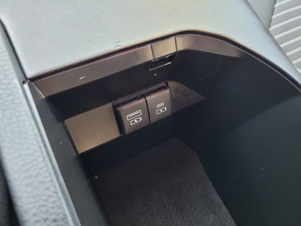 Used 2024 Toyota Camry SE image 18