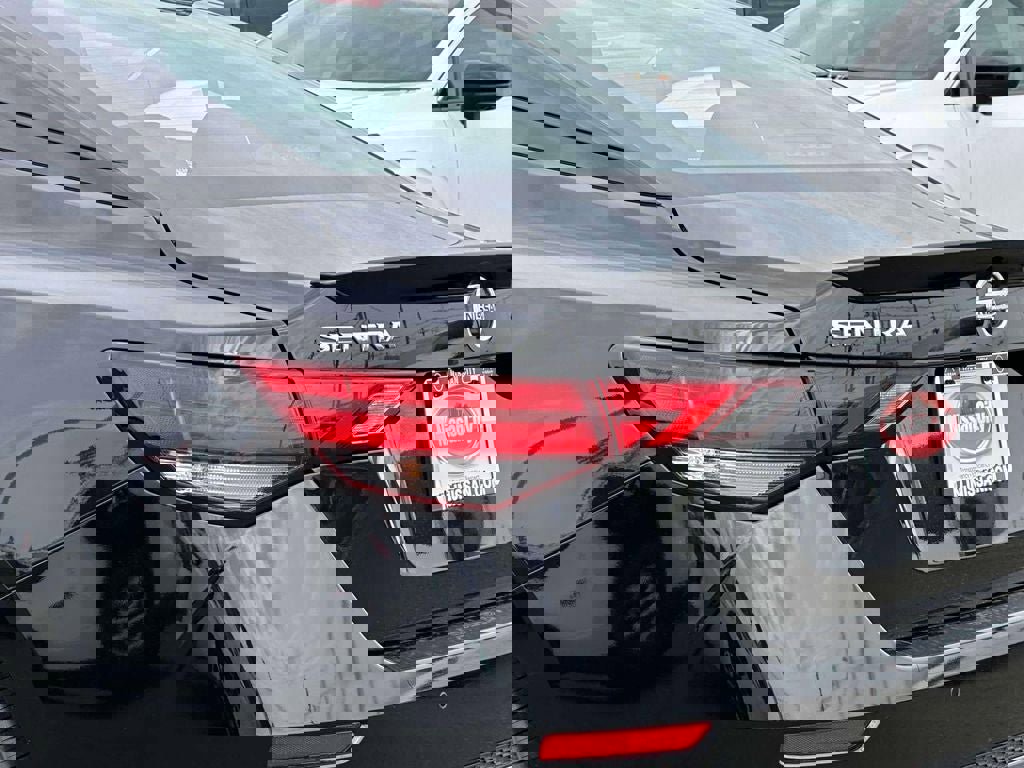 Used 2023 Nissan Sentra SR w/ SR Premium Package image 9