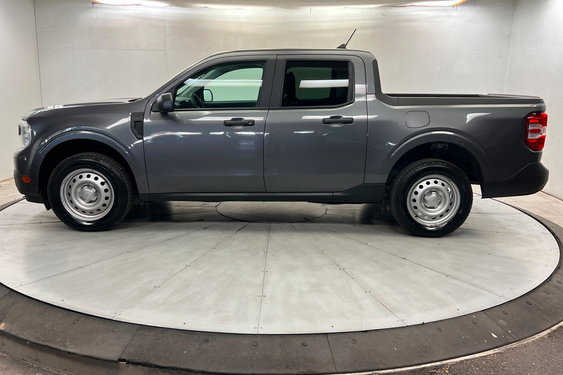Used 2023 Ford Maverick XL FWD image 2