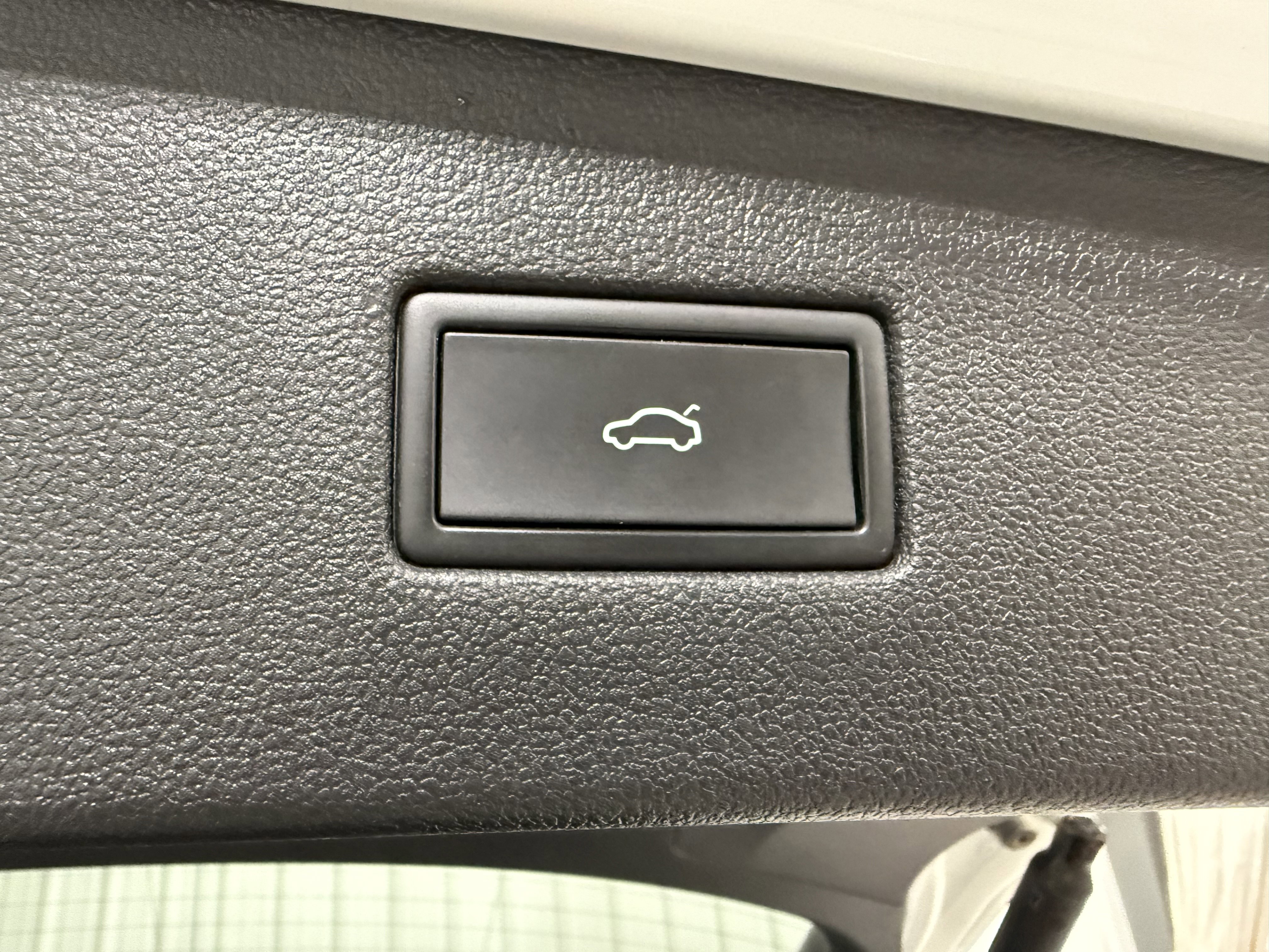 Used 2022 Volkswagen Tiguan SEL R-Line image 11