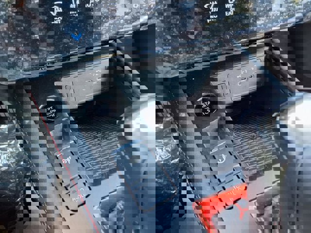 New 2025 Nissan Kicks SR image 29