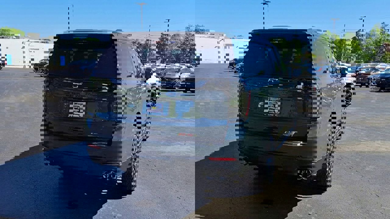 New 2026 Chevrolet Suburban RST w/ RST Capability Package AWD/4WD image 2