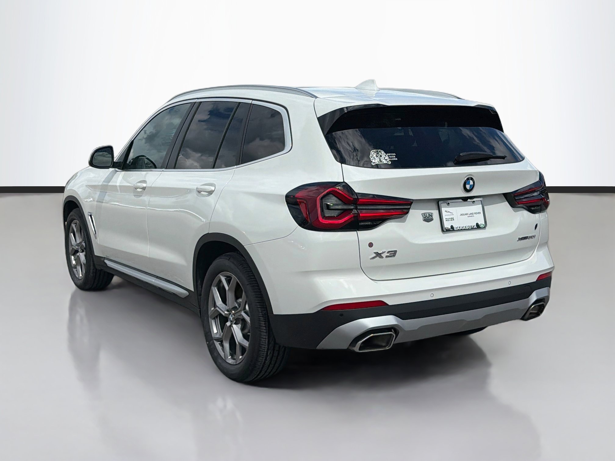 Used 2022 BMW X3 xDrive30i w/ Convenience Package AWD/4WD image 3