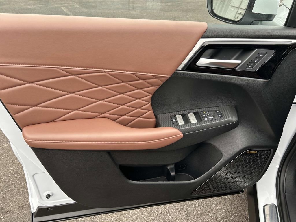 New 2026 Mitsubishi Outlander AWD image 23