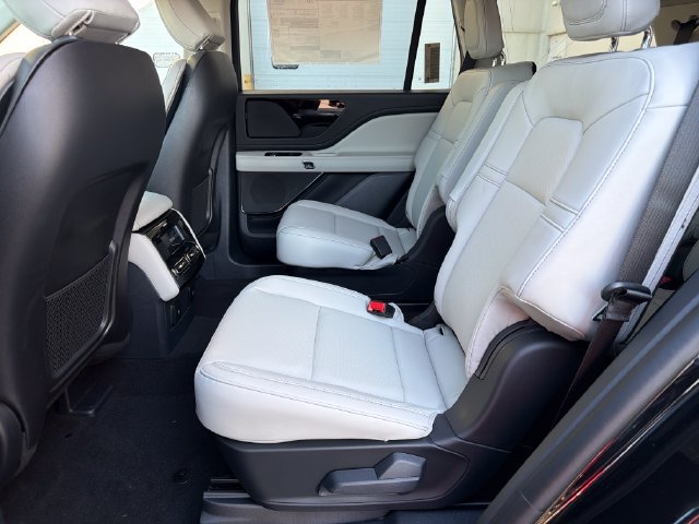 New 2026 Lincoln Aviator AWD w/ Jet Appearance Package image 15