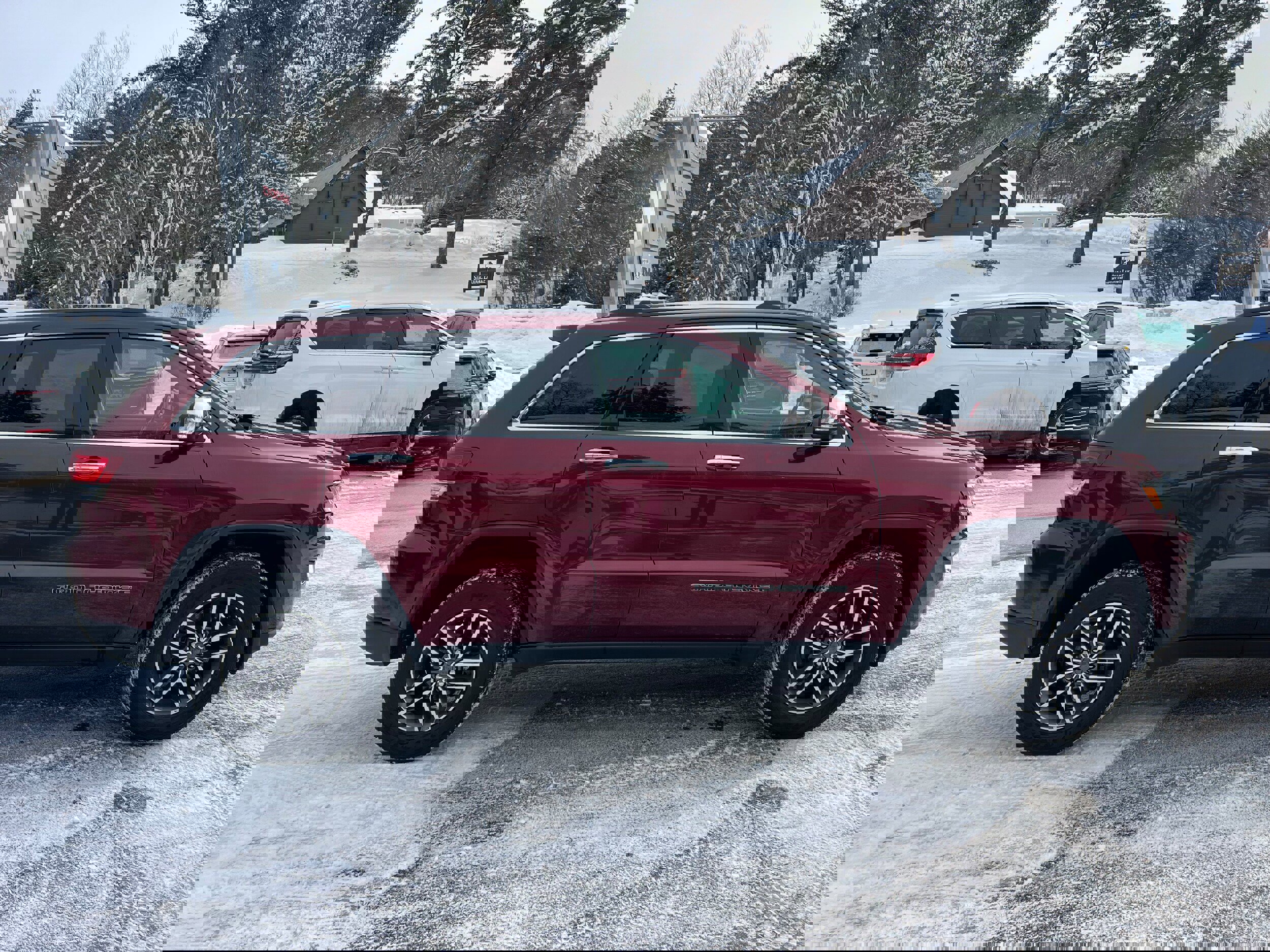 Used 2021 Jeep Grand Cherokee Limited image 4