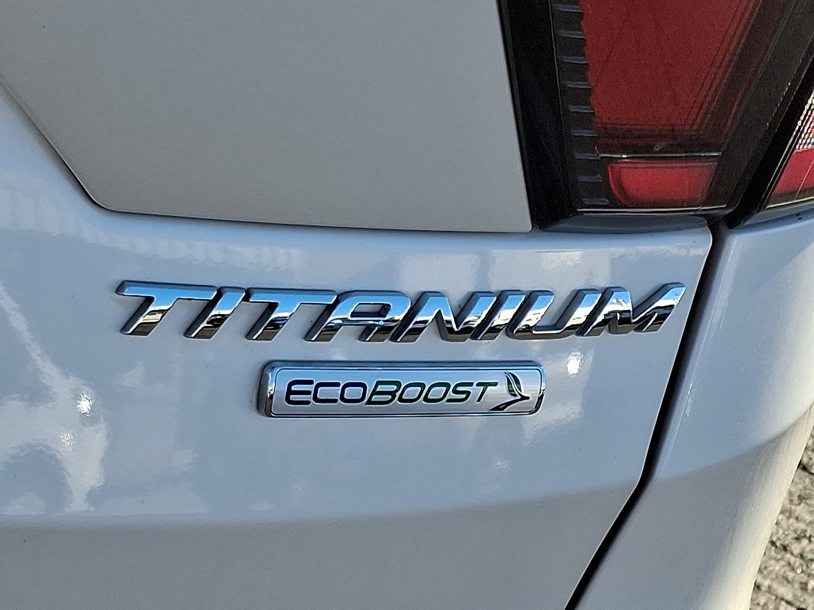 Used 2018 Ford Escape Titanium image 32