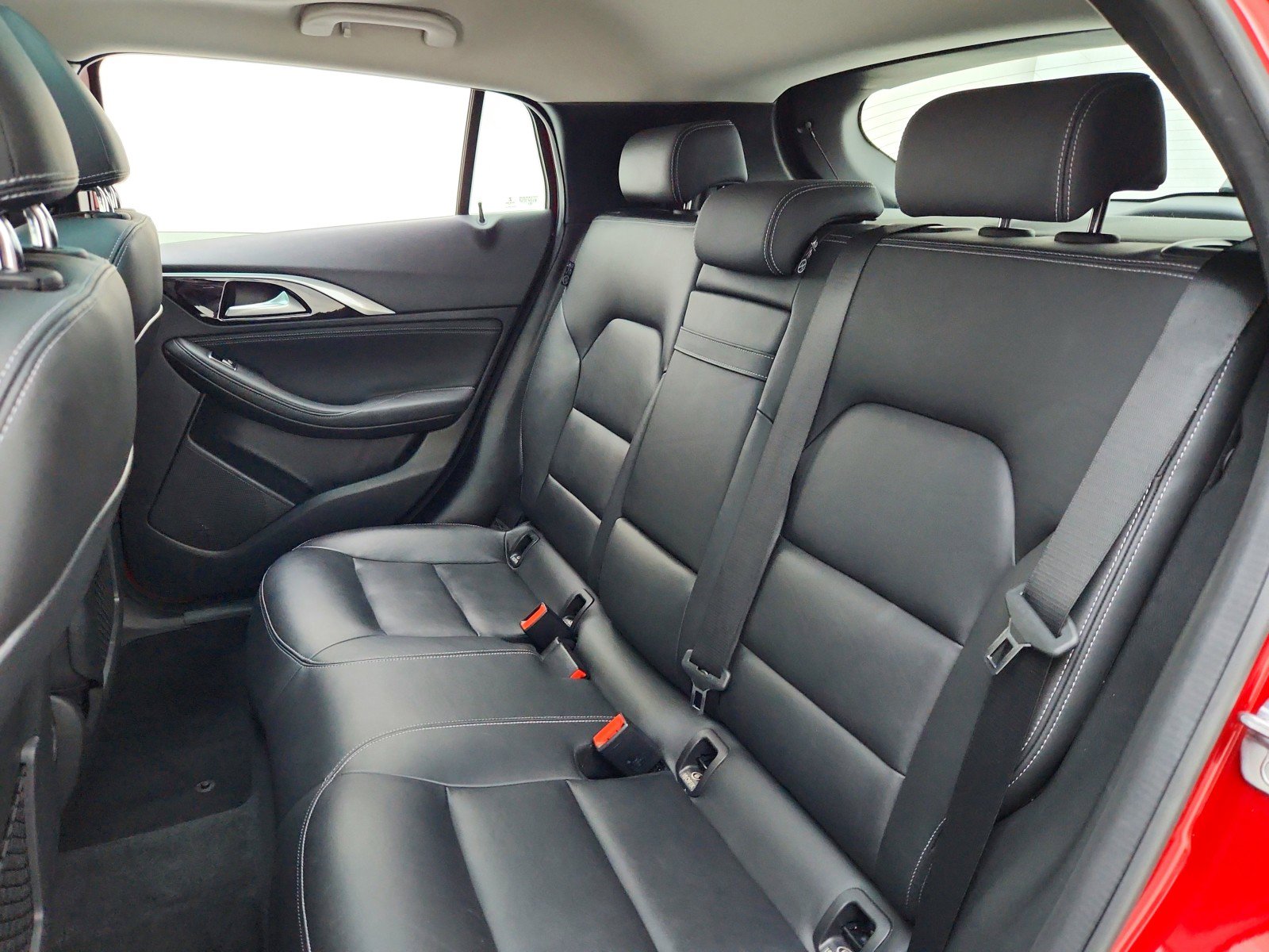 Used 2019 INFINITI QX30 w/ Cargo Package FWD image 27