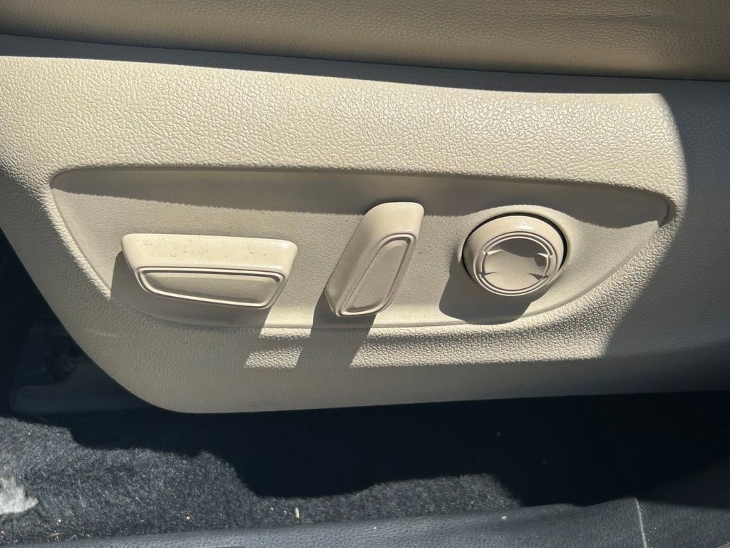 Used 2021 Toyota Highlander Limited FWD image 30