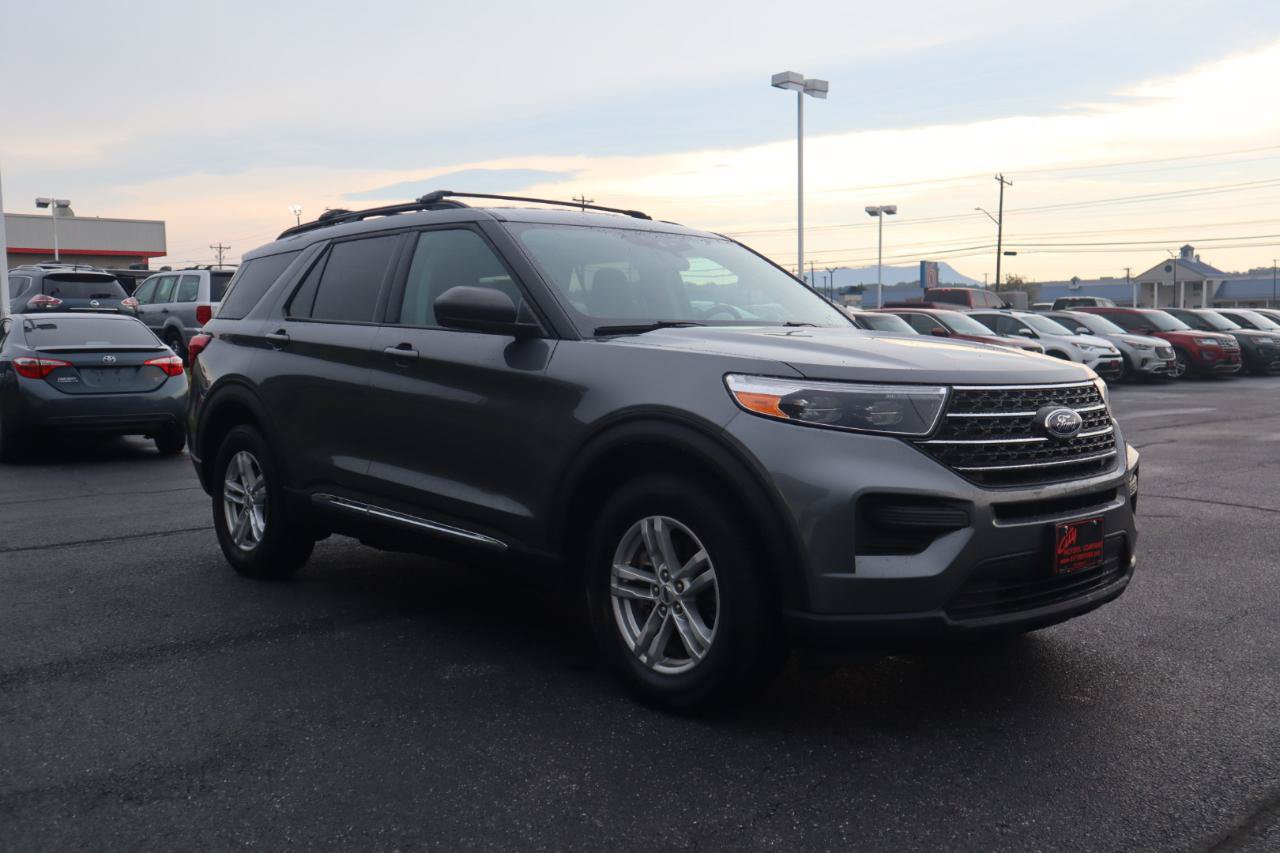 Used 2023 Ford Explorer XLT AWD/4WD image 6