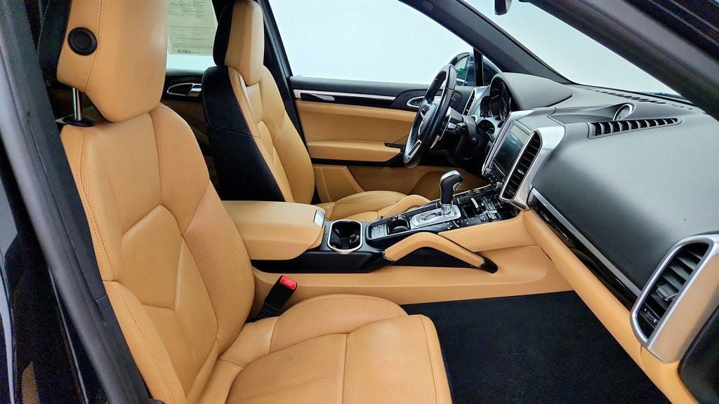 Used 2017 Porsche Cayenne S w/ Premium Package AWD/4WD image 24