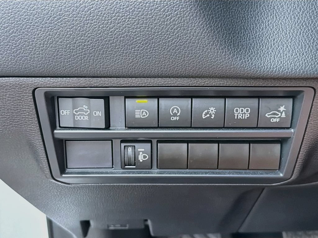 Used 2025 Toyota Tundra Limited AWD/4WD image 17