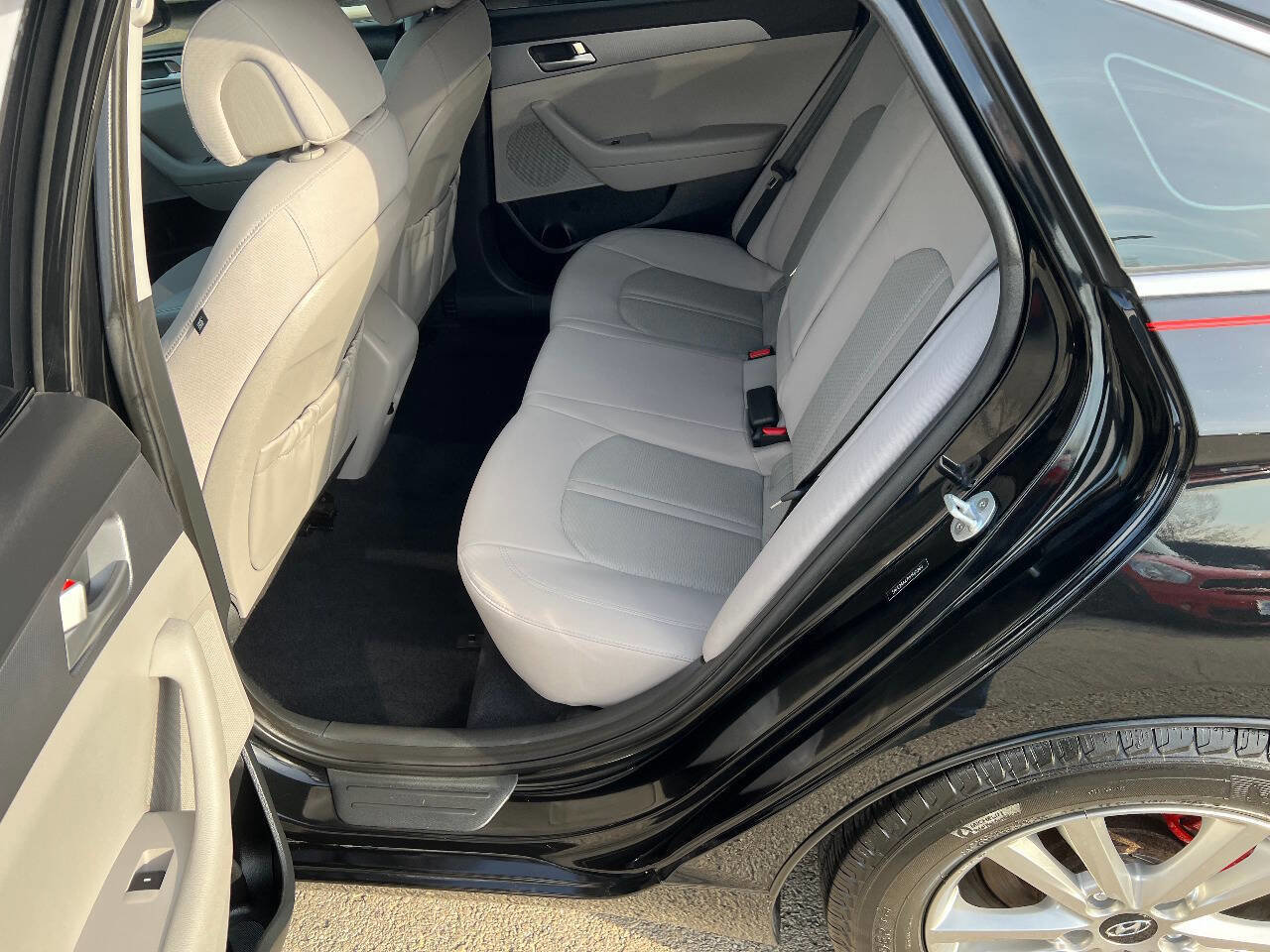 Used 2017 Hyundai Sonata ECO image 18