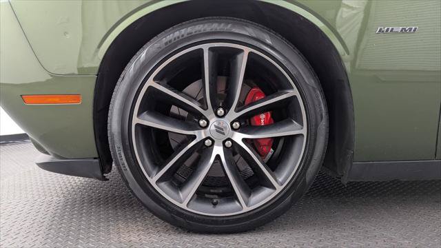 Used 2018 Dodge Challenger R/T w/ Performance Handling Group RWD image 23