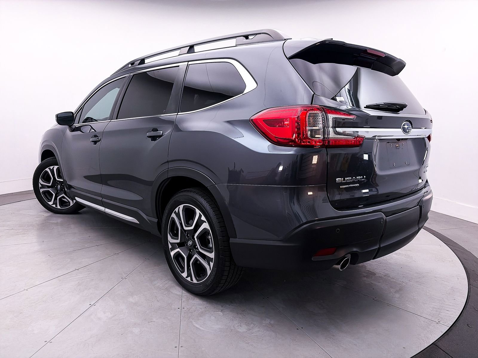 Used 2023 Subaru Ascent Limited image 2