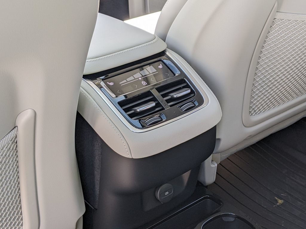 New 2026 Volvo XC90 B6 Ultra w/ Protection Package Premier AWD/4WD image 24