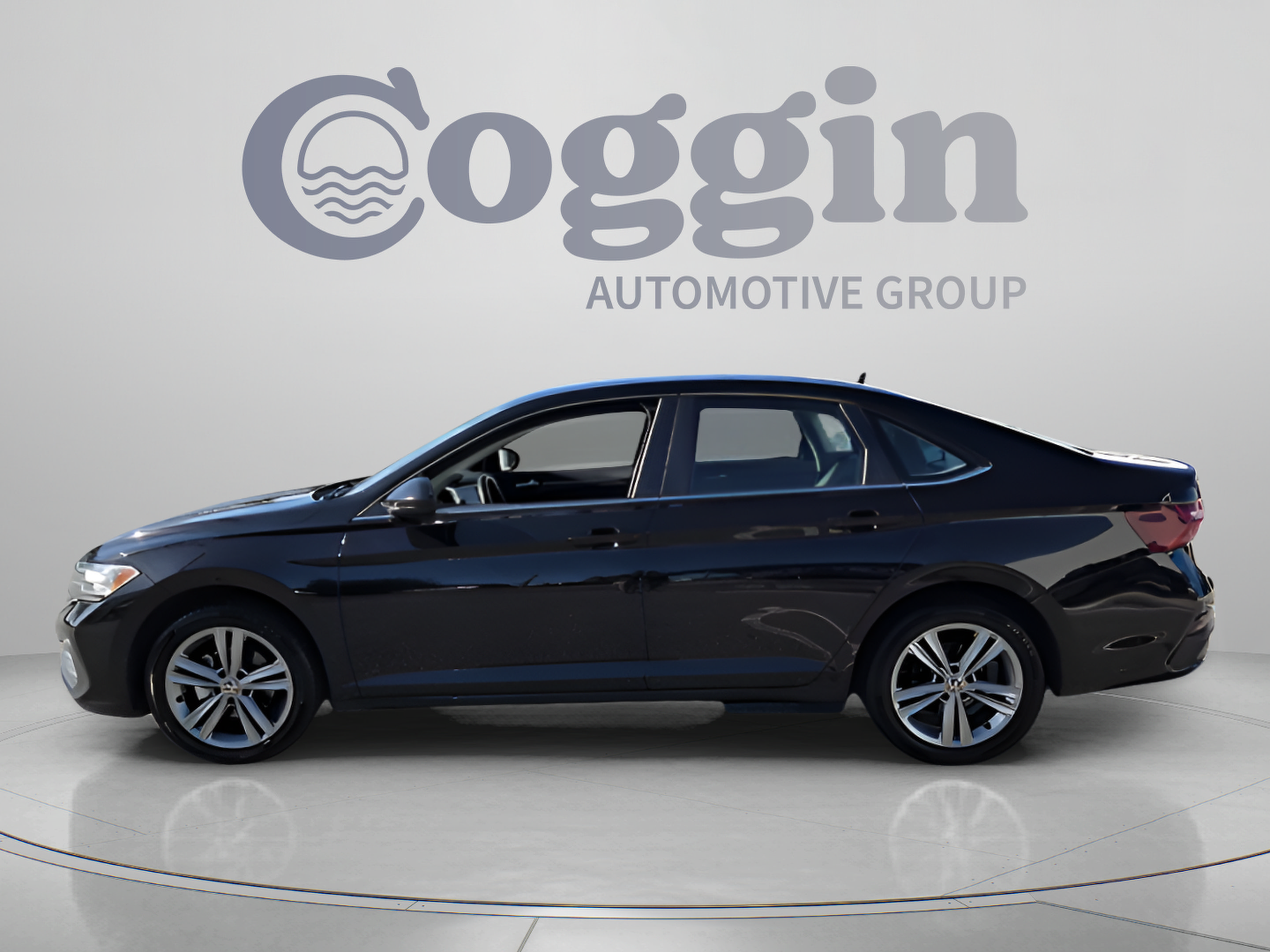 Used 2024 Volkswagen Jetta SE FWD image 2