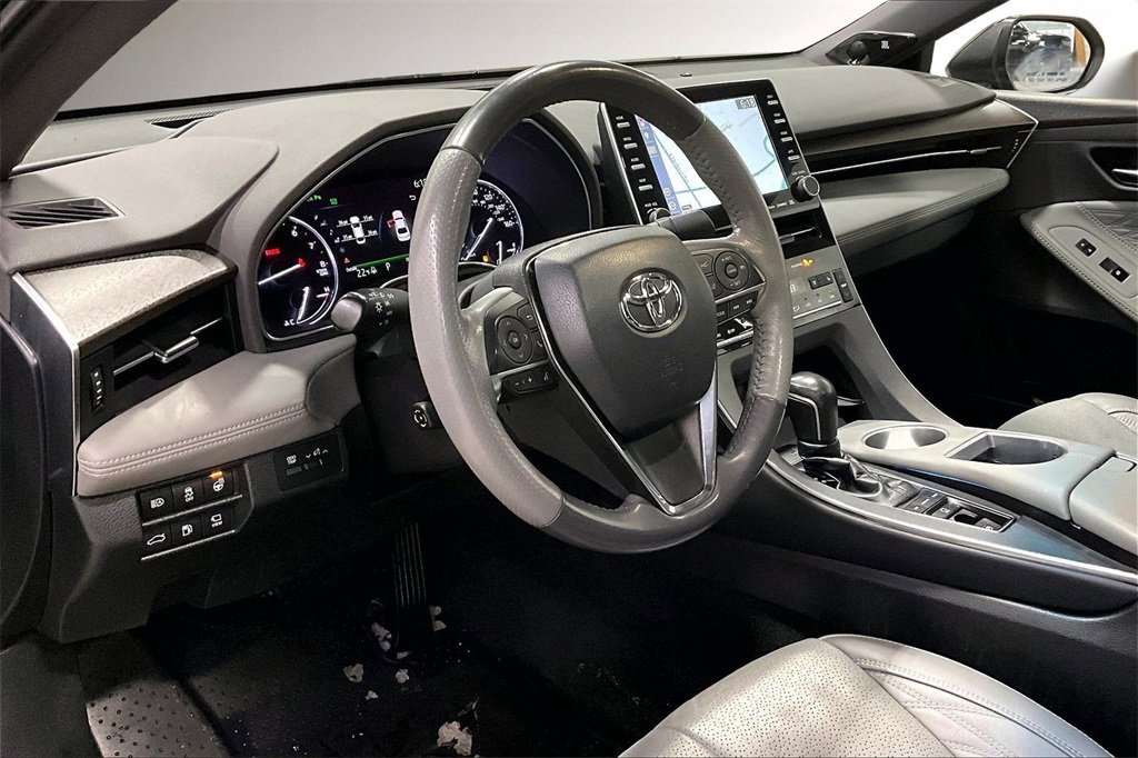 Used 2020 Toyota Avalon Limited image 17