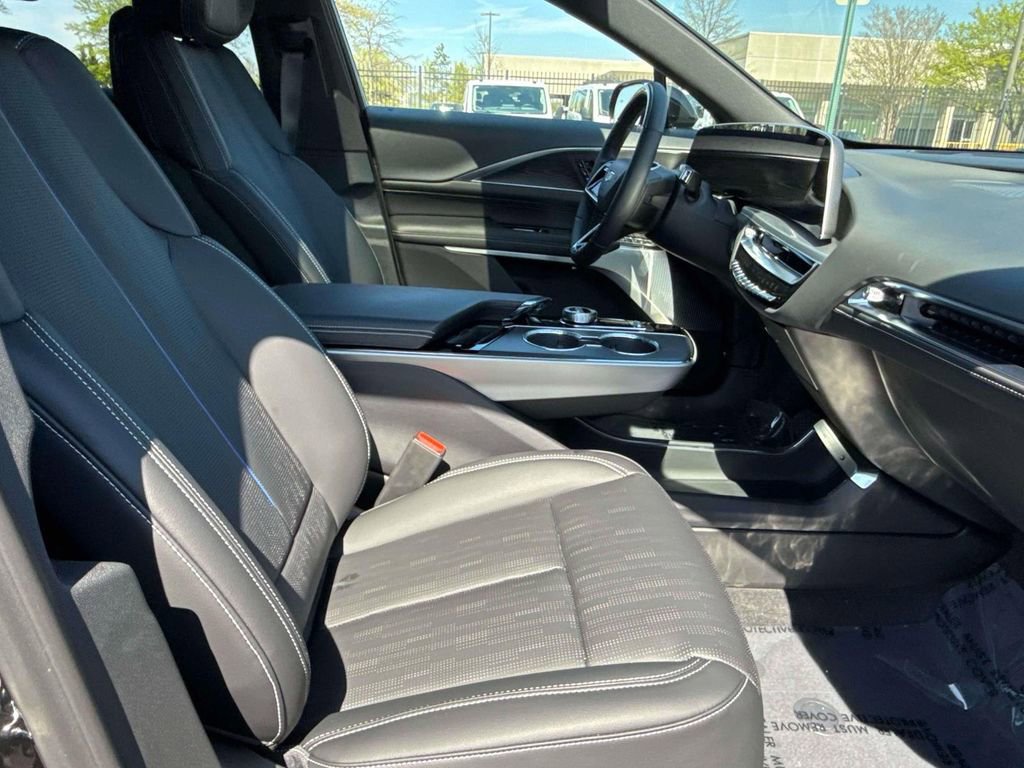 Certified 2025 Cadillac Lyriq Luxury image 6