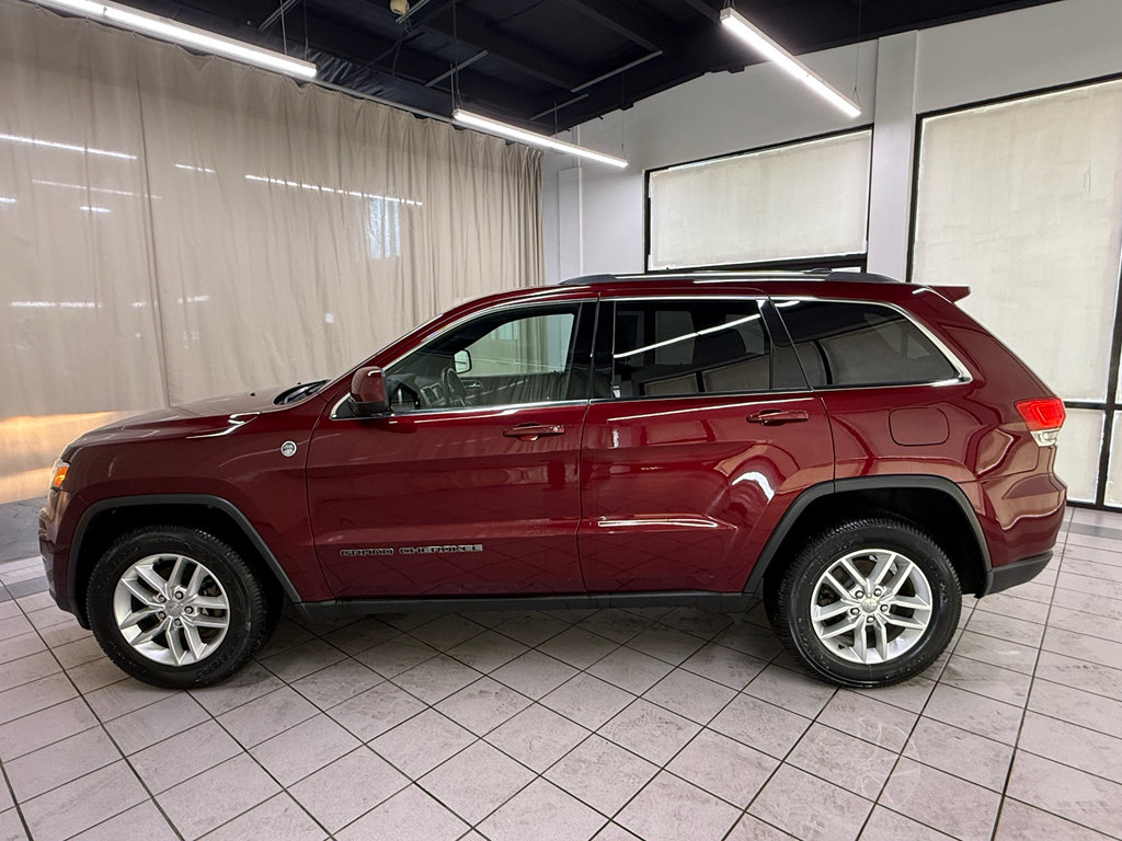 Used 2017 Jeep Grand Cherokee Laredo w/ Quick Order Package 23E AWD/4WD image 9