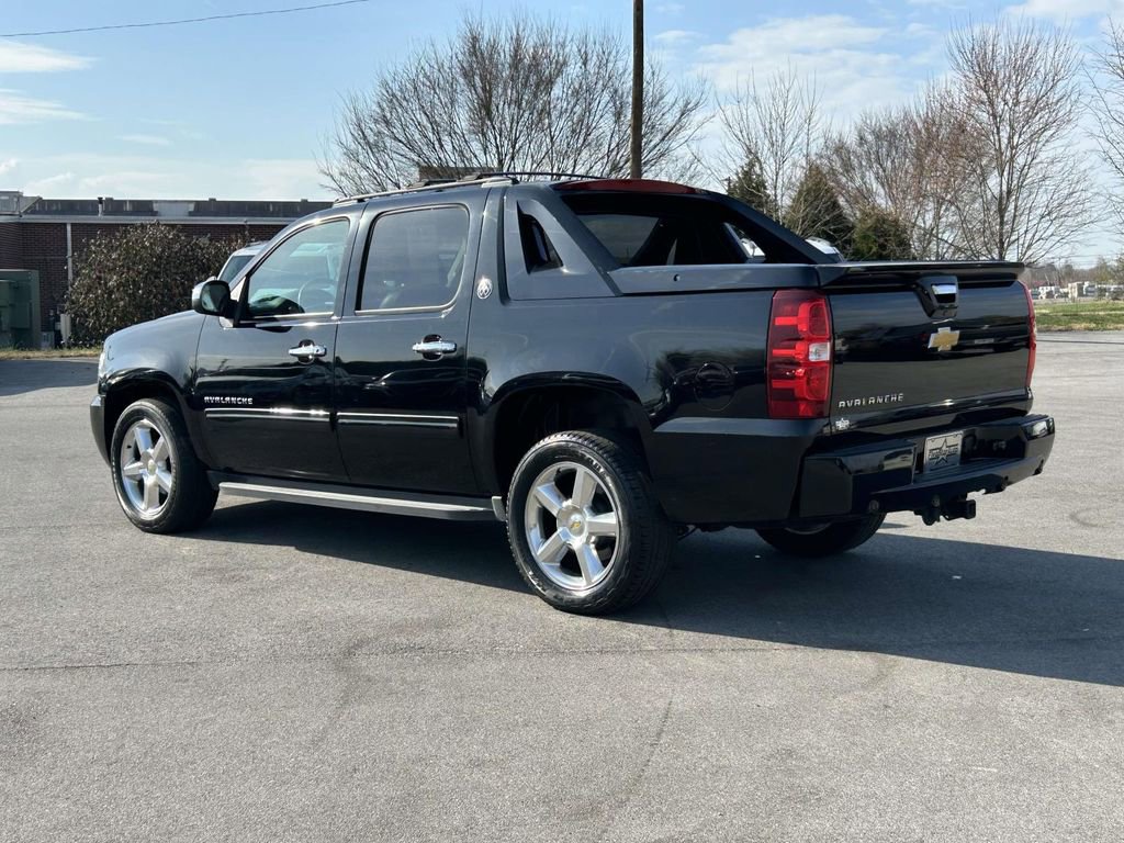 Used 2013 Chevrolet Avalanche LT w/ All-Star Edition RWD image 5