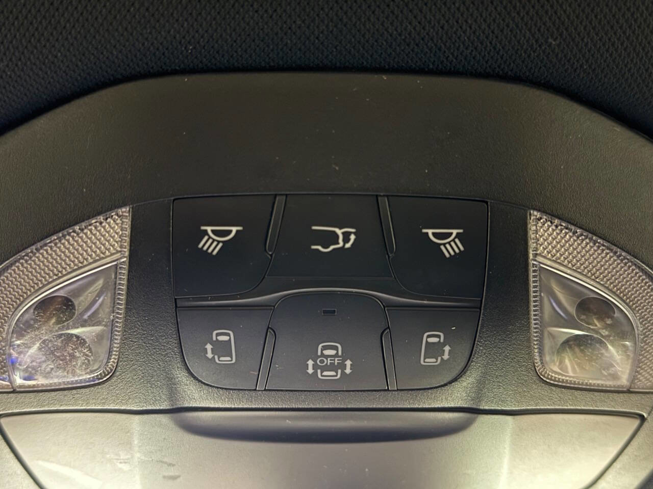 Used 2023 Chrysler Pacifica Touring image 33