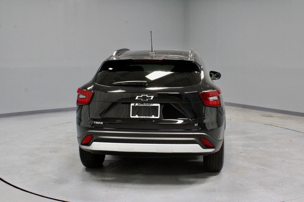 Used 2025 Chevrolet Trax LT FWD image 9