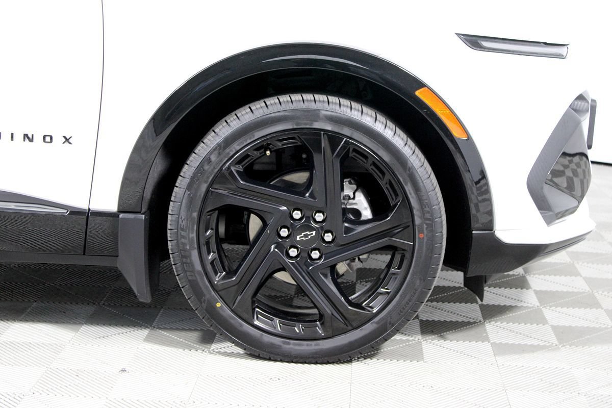 Used 2024 Chevrolet Equinox EV RS FWD image 34