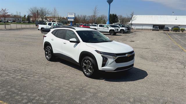 Used 2024 Chevrolet Trax LT w/ Driver Confidence Package FWD image 2