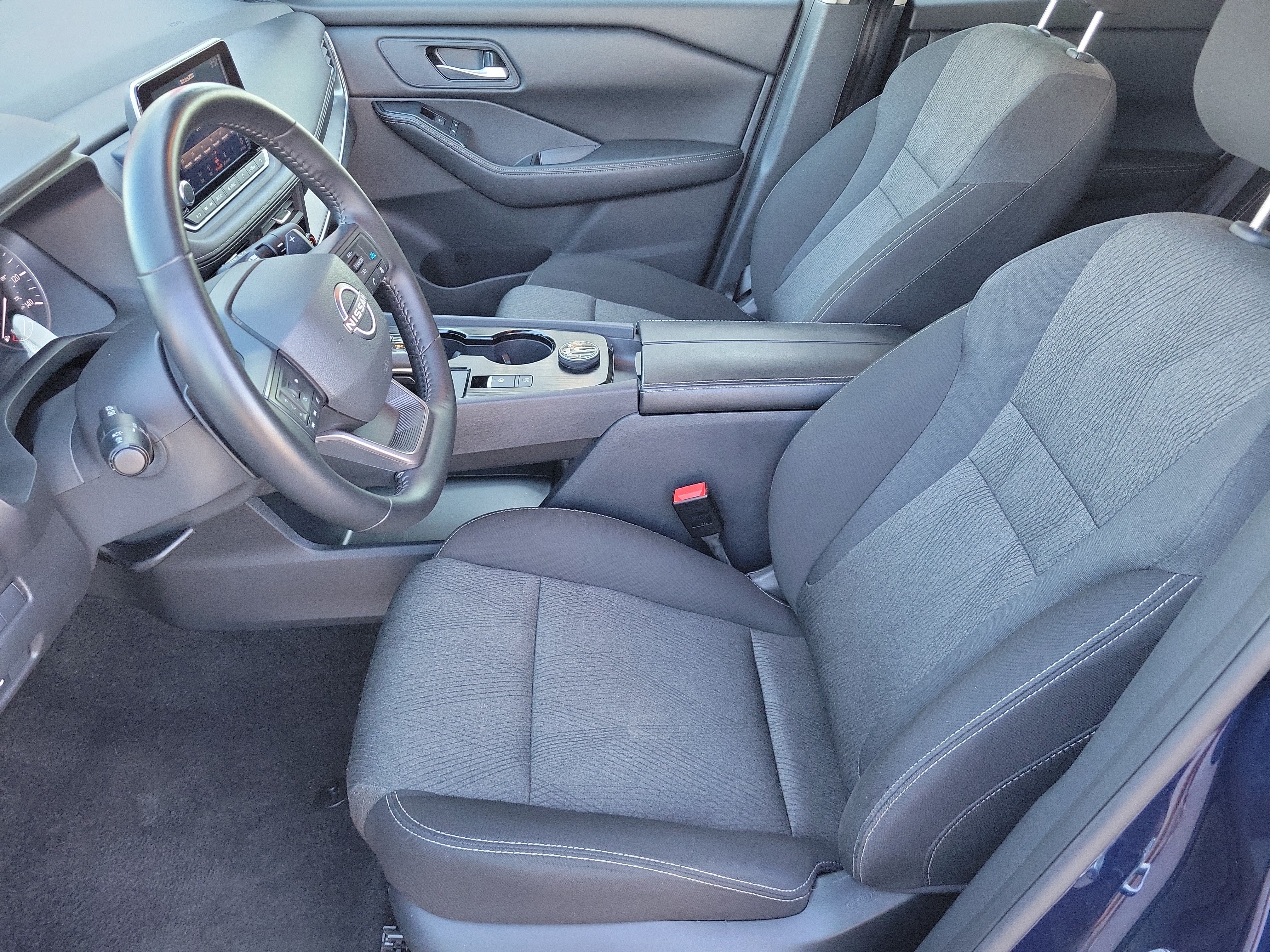 Used 2025 Nissan Rogue SV AWD/4WD image 9
