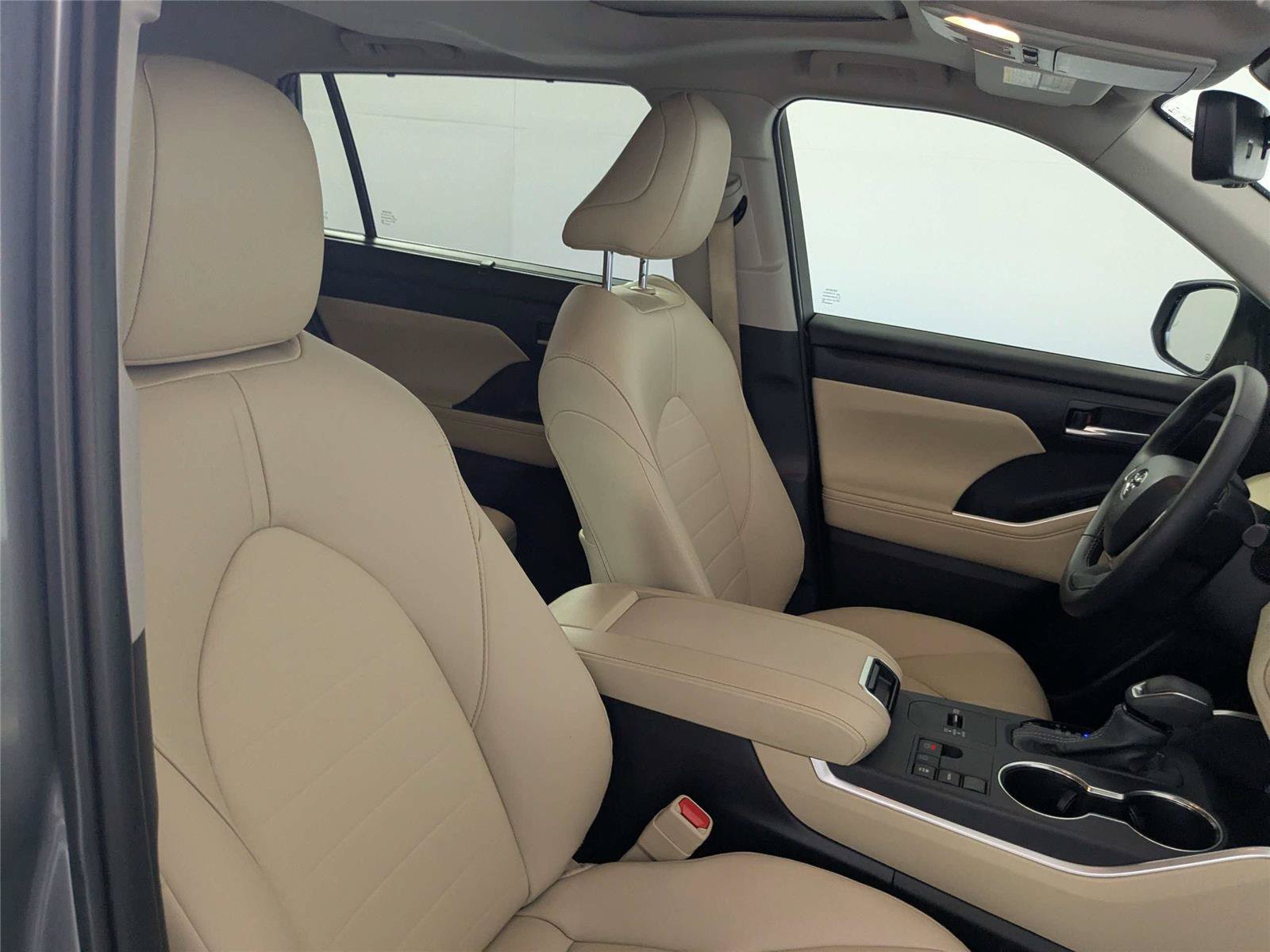 Certified 2025 Toyota Highlander XLE FWD image 34