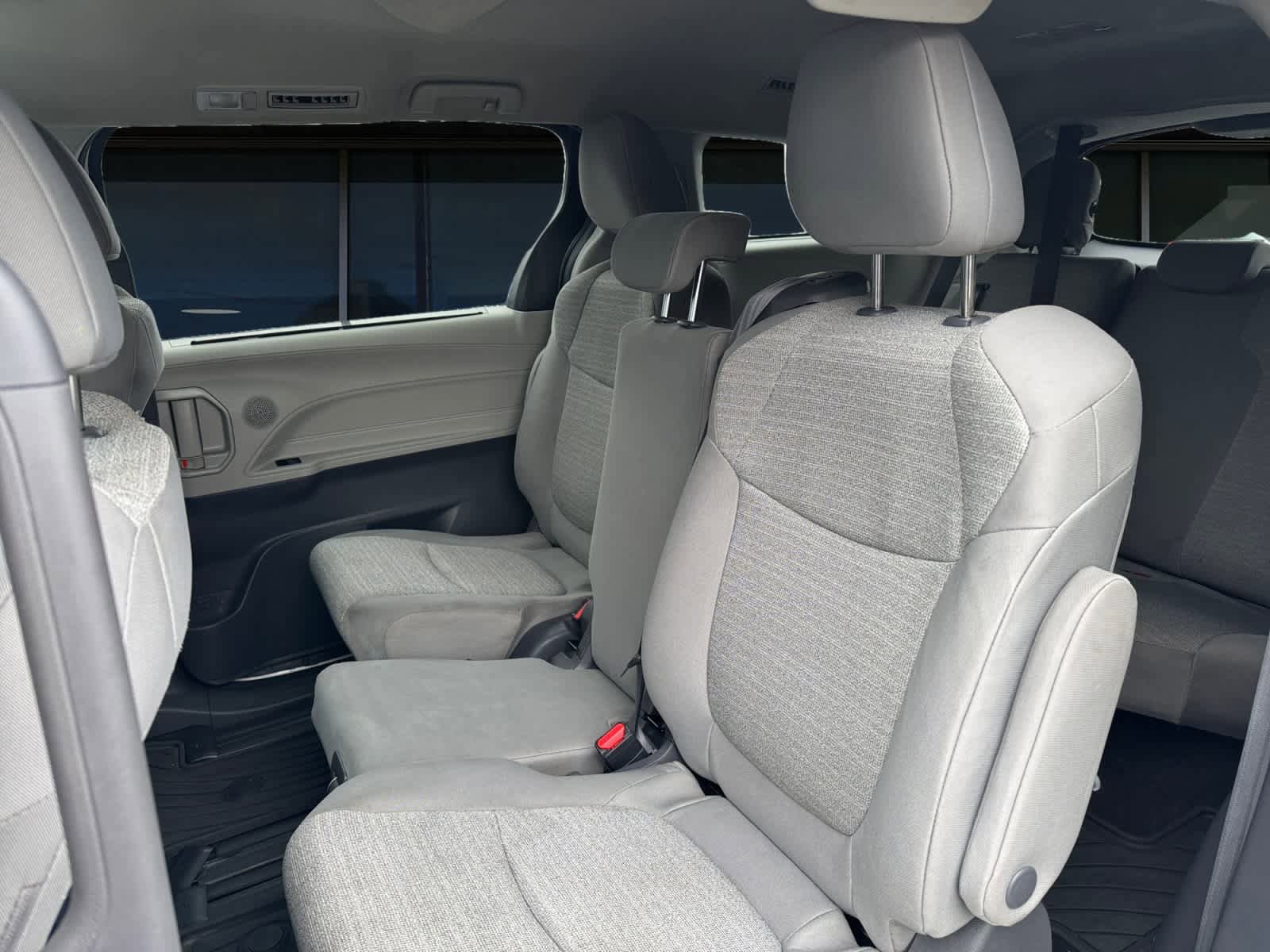 Used 2021 Toyota Sienna LE FWD image 14