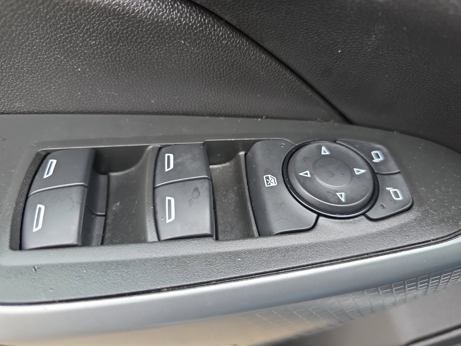 Used 2025 Chevrolet Trax RS w/ Driver Confidence Package FWD image 27