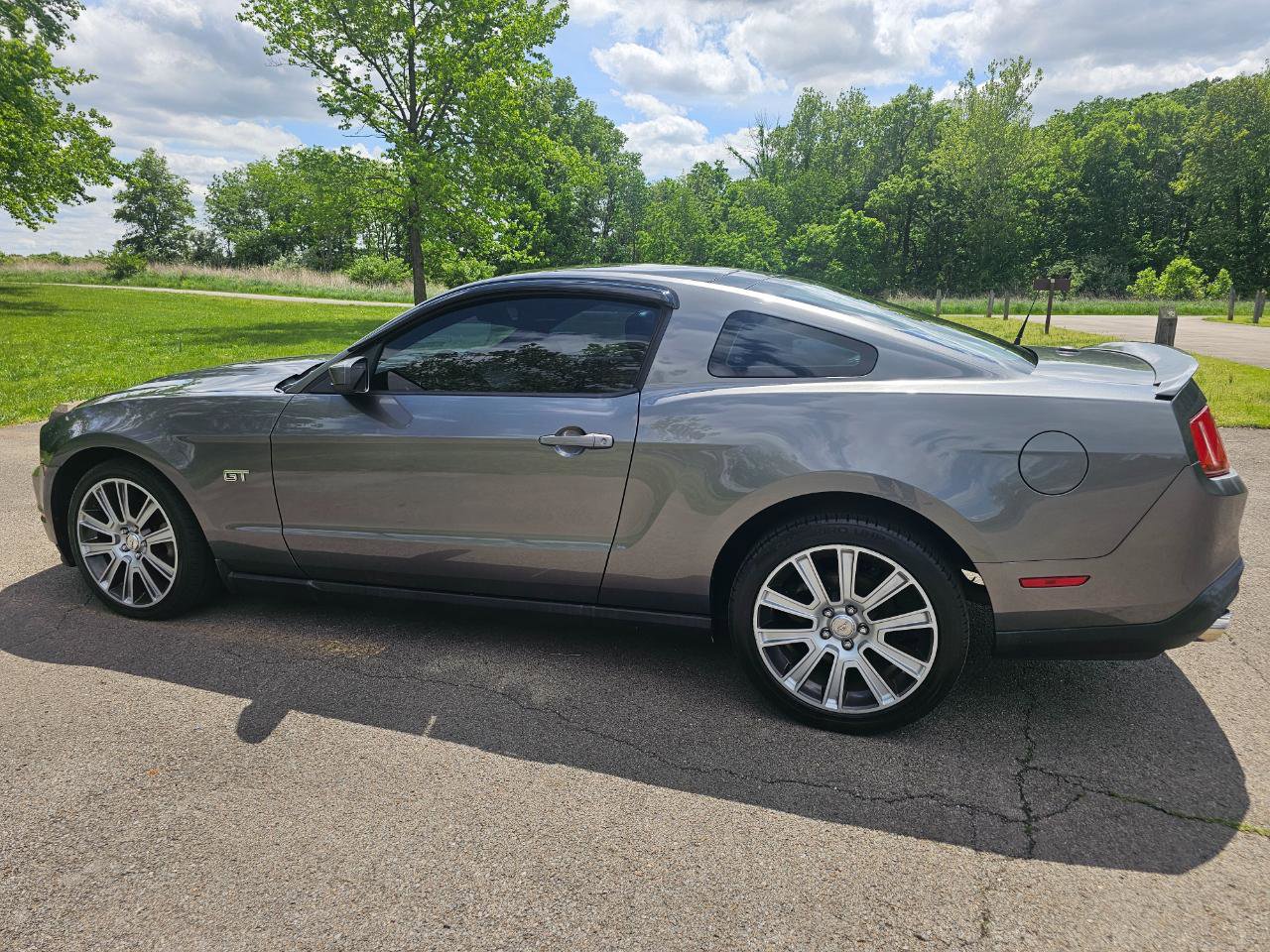 Used 2010 Ford Mustang GT RWD image 9